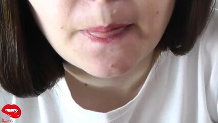 Первый в жизни минет (секс видео крупным планом)