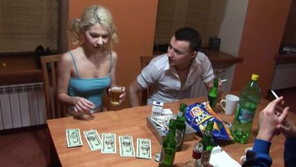 Русское порно: студенческая пьяная групповая секс оргия
