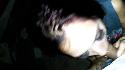 Превосходный минет в исполнении молодой азиатки