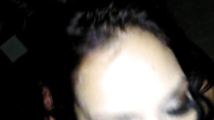 Превосходный минет в исполнении молодой азиатки