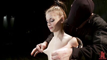 Худая красотка Sensi Pearl скручена по рукам и ногам!