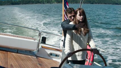 На пятьдесят оттенков темнее (Расширенная версия)