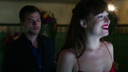 На пятьдесят оттенков темнее (Расширенная версия)