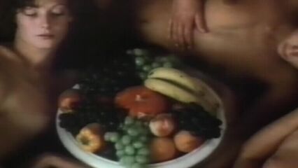 Лето в Сан-Тропе (Унте Сен-Тропе) — эротический фильм