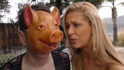 Мою жену шлюху трахают большими черными членами - порнофильм