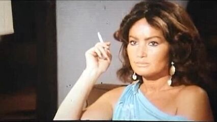 Эротические эксперименты деревенской девушки (Luca Damiano)